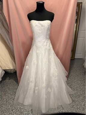 Strapless White Wedding Dress Size 6 with Organza and Floral Embroidery